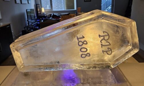 Screenshot Halloween Ice Sculpture